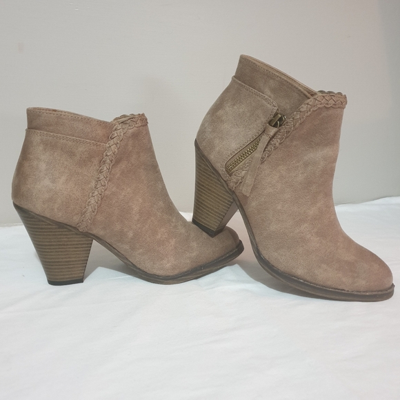 Size 7 MIA Booties Tan - Picture 7 of 9